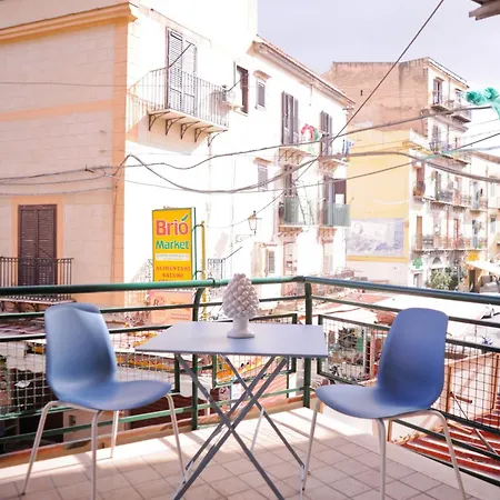 Le Finestre Su Ballaro Apartment