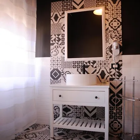 Le Finestre Su Ballaro Apartment