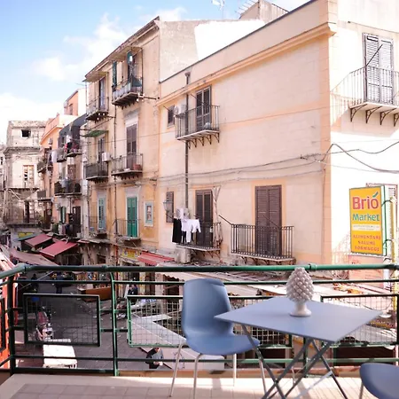 Le Finestre Su Ballaro Apartment