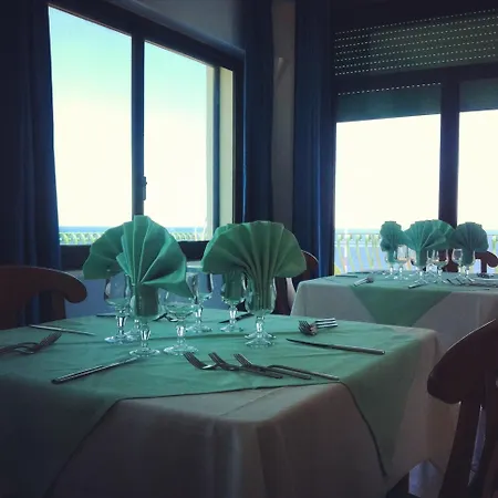 Hotell Bellevue Del Golfo & 3*