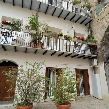 Real Fonderia Bed & Breakfast 3*
