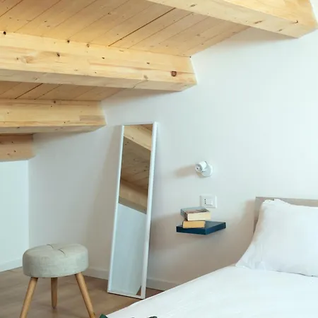 Rys Mondello House Apartment
