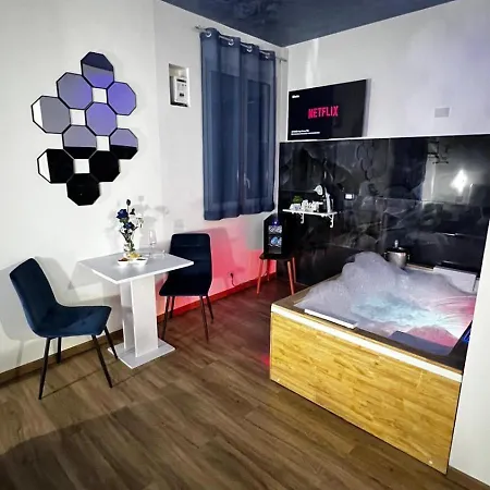 Di Fronte Zisa Apartment *