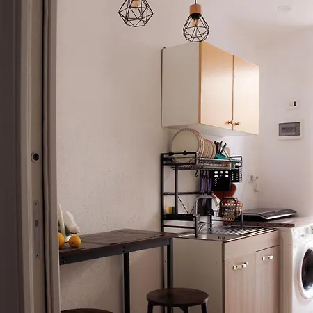 Leone Apartment *