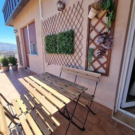 House & Free Parking By Perry-holiday Appartement