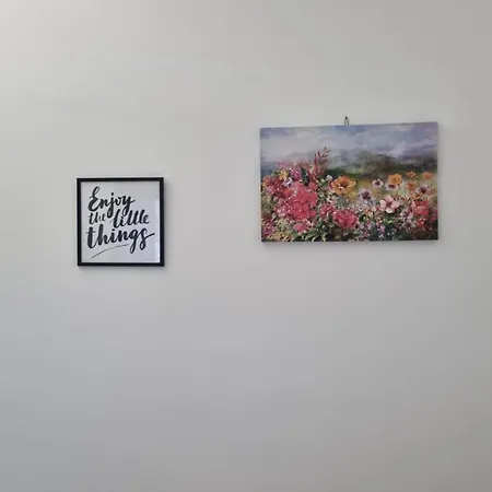 House & Free Parking By Perry-holiday Appartement