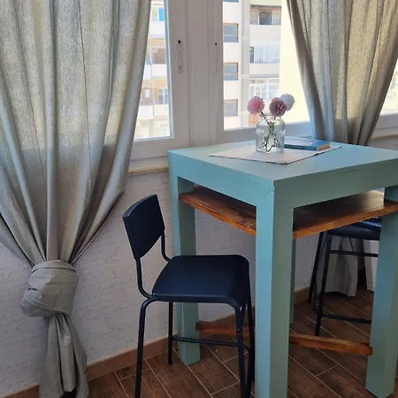 House & Free Parking By Perry-holiday Appartement