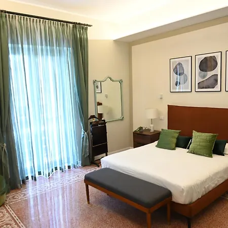 Luxury Cathedral Apartment *