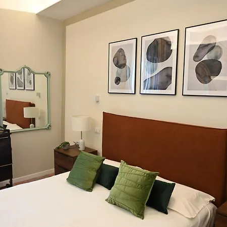 Luxury Cathedral Apartment *