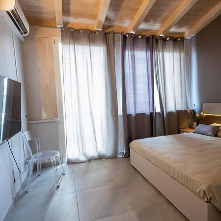 Affittacamere La Piazzetta A Mare House