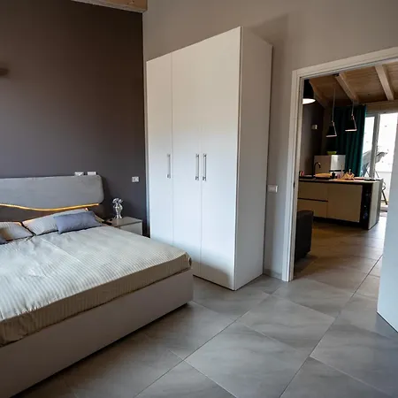 La Piazzetta A Mare House Affittacamere Sferracavallo