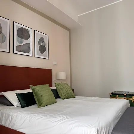 Luxury Cathedral Apartment *