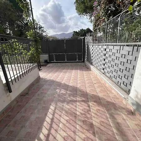 Villa Mia Mondello, 200m To Beach, Private Parking Palermo