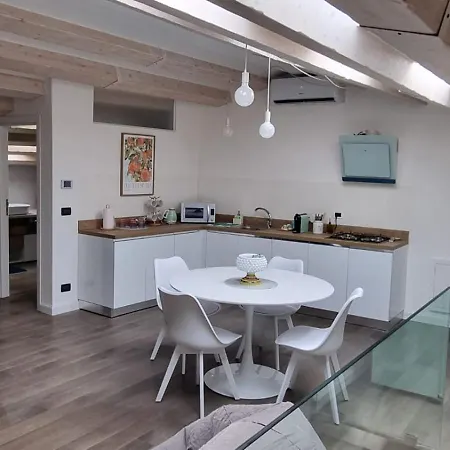 2 Sicilie And In Centro Apartment