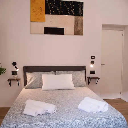 Azizo, La Gialla Apartment