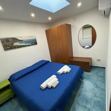 La Dolce Vita Mondello - In *