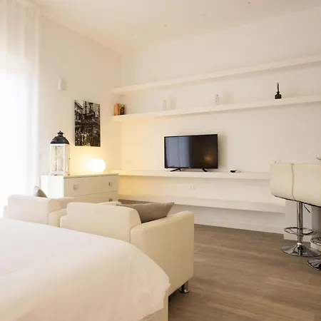 Ai Leoni Apartment