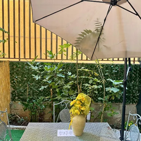 Orange Lemon Garden Apartment *