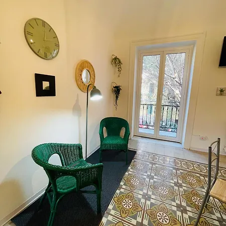 San Lorenzo House 182 *