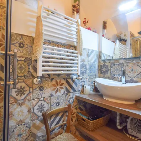 2 Bedroom Awesome In Apartment