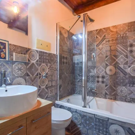 2 Bedroom Awesome In Apartment *