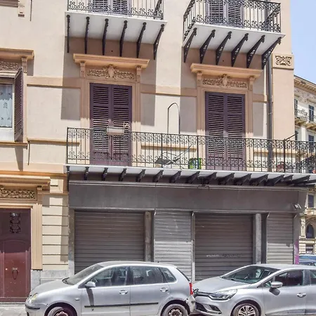 2 Bedroom Awesome In Apartment *