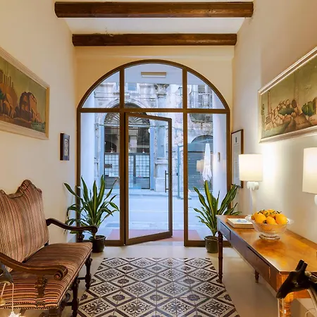 Palazzo Arone Dei Baroni Di Valentino 招待所 3*