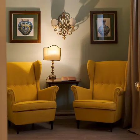 Palazzo Arone Dei Baroni Di Valentino Gæstehus 3*