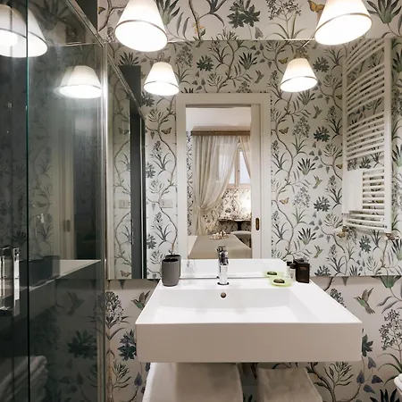 招待所 Palazzo Arone Dei Baroni Di Valentino 3*