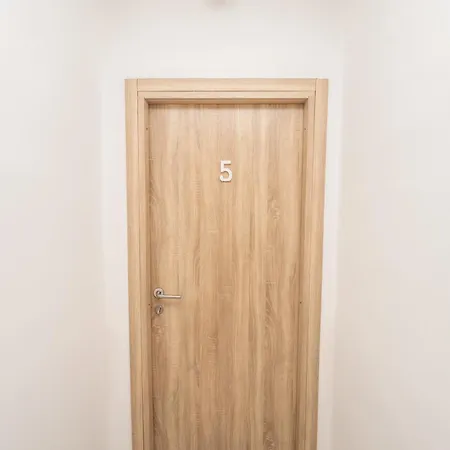 Central 128l Guest house