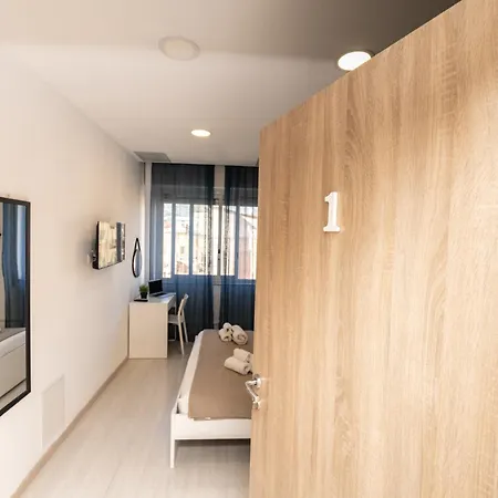 Central 128l Guest house