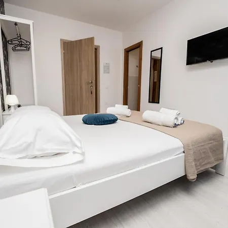Central 128l Guest house