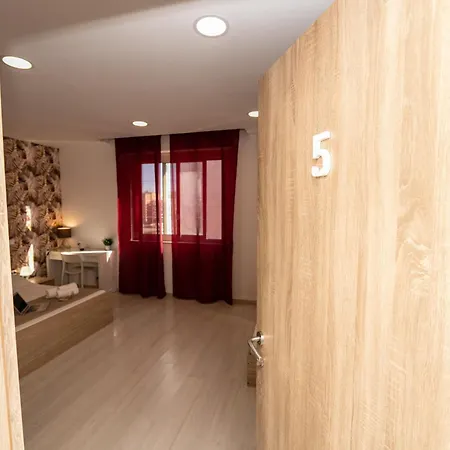 Central 128l Guest house