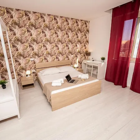 Central 128l Guest house