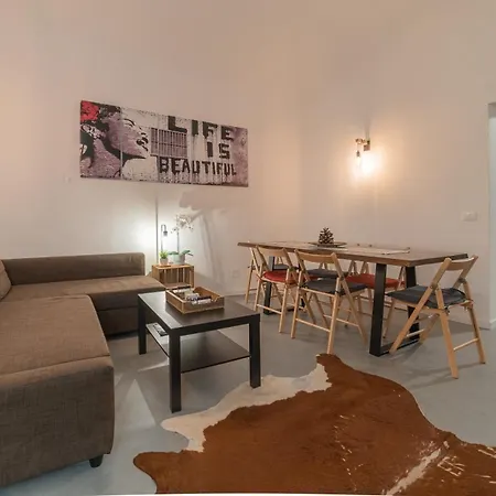 Rivoluzione9 Apartment *