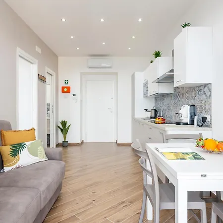 Erasmo Luxury Vista Mare Apartment