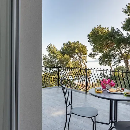 Con Accesso Al Mare E Vista Mozzafiato Villa Palerme