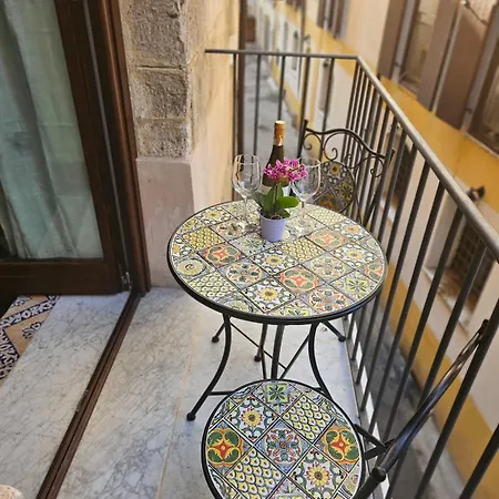 Hébergement de vacances La Rosa Bianca Della Vucciria *