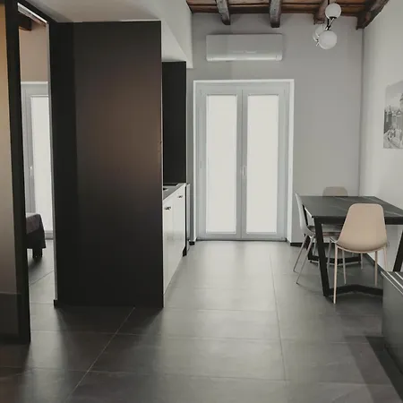 Casa Delle Maioliche Apartment *