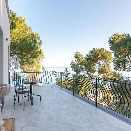 Con Accesso Al Mare E Vista Mozzafiato Villa