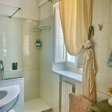 Guest house Da Cristina Palazzo Atanasio 2*