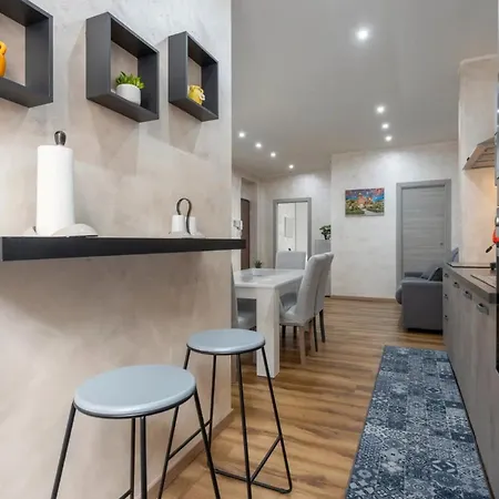 Oreto Station Apartment