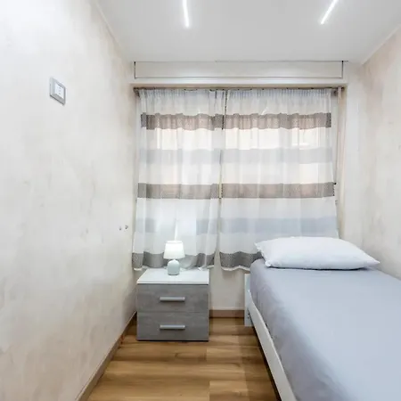 Oreto Station Apartment *