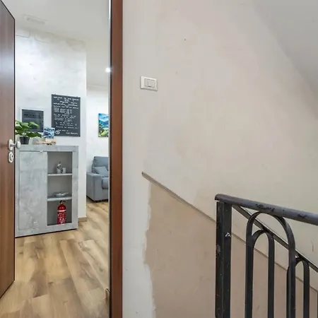 Oreto Station Apartment *