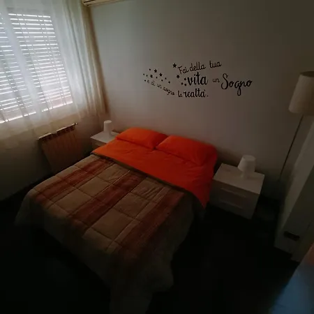 Onoratocinque House *