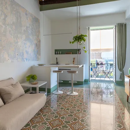 Apartment Flowery Floor & *