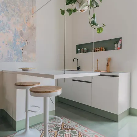 Apartment Flowery Floor & *