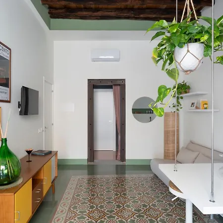 Apartment Flowery Floor &