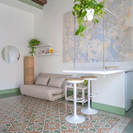 Flowery Floor & Apartment