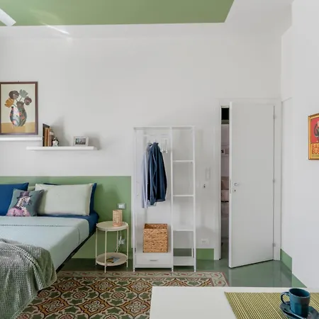 Apartment Flowery Floor & *
